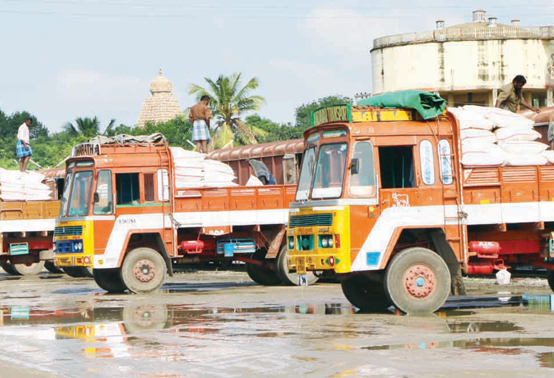 கர்நாடகாவில் இருந்து சரக்கு ரெயிலில் 1,960 டன் யூரியா உரம் தஞ்சை வந்தது