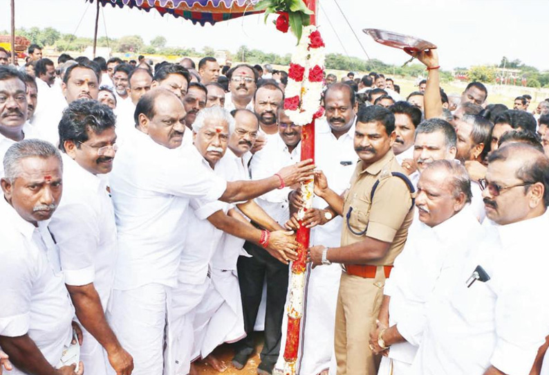 எம்.ஜி.ஆர். நூற்றாண்டு விழா பந்தக்கால் நடும் நிகழ்ச்சி அமைச்சர் துரைக்கண்ணு- வைத்திலிங்கம் எம்.பி. பங்கேற்பு