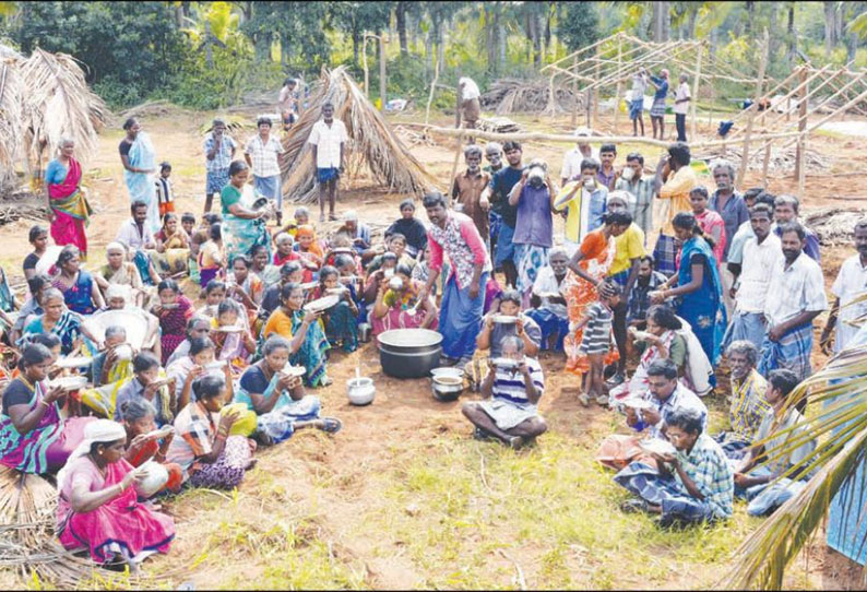 இலவச வீட்டுமனை பட்டா கேட்டு பொதுமக்கள் கஞ்சி காய்ச்சி குடிக்கும் போராட்டம்