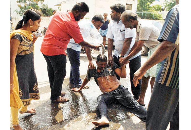 தன்னுடைய நிலத்தை வேறு ஒருவருக்கு விற்றதாக கூறி பஸ் டிரைவர் தீக்குளிக்க முயன்றதால் பரபரப்பு