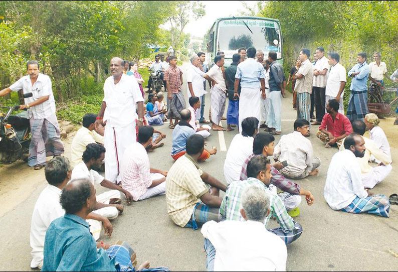 ஆரம்ப சுகாதார நிலையத்தை வேறு இடத்திற்கு மாற்றுவதற்கு எதிர்ப்பு தெரிவித்து சாலைமறியல்