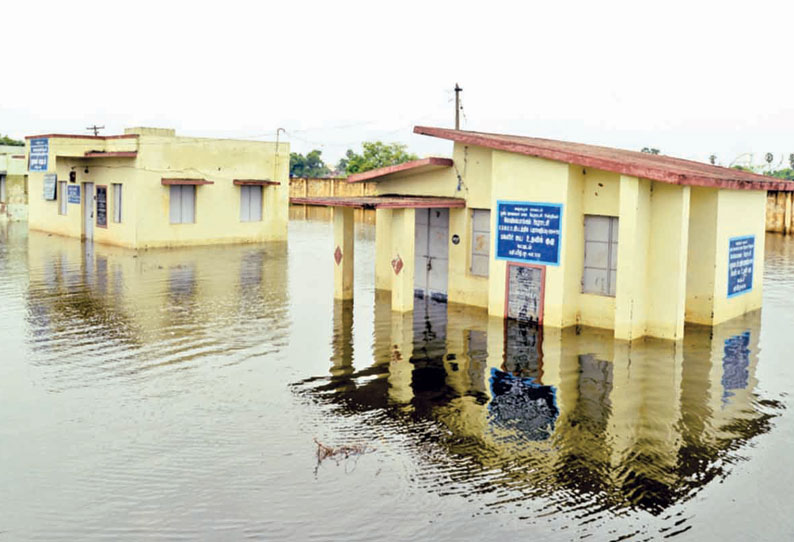 சென்னை புறநகர் குடியிருப்பு பகுதிகளில் மீண்டும் வெள்ளம் சூழ்ந்தது