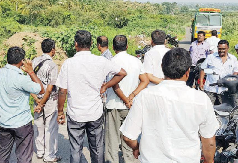 நாமக்கல் அருகே குப்பைகளை கொட்ட பொதுமக்கள் எதிர்ப்பு லாரியை சிறைபிடித்ததால் பரபரப்பு