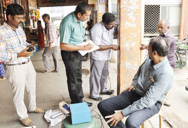 நாமக்கல் பஸ் நிலையத்தில் நகராட்சி கட்டிடத்தின் உறுதித்தன்மை குறித்து அதிகாரிகள் குழு ஆய்வு