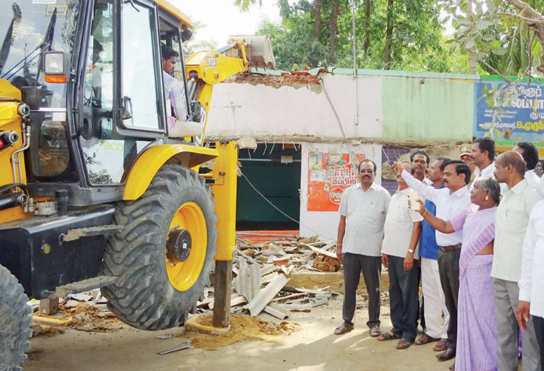 கல்லப்பாடி கிராமத்தில் ஆக்கிரமிப்பு வீடு, கடைகள் அகற்றம்