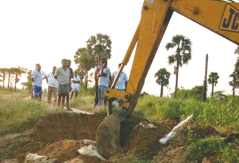 மணல் கடத்தலை தடுக்க பாலாற்றில் 10 இடங்களில் ராட்சத பள்ளம் பொதுமக்கள் நடவடிக்கை