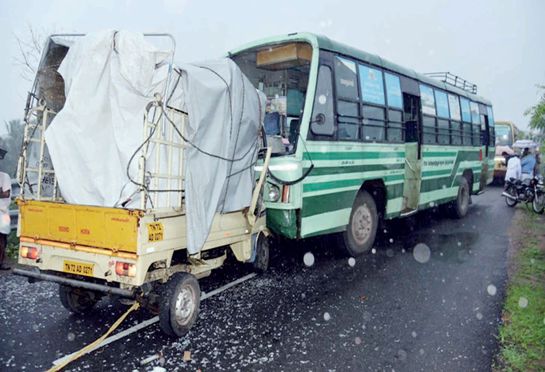 ஸ்ரீவைகுண்டம் அருகே பஸ்–லோடு ஆட்டோ மோதல்; டிரைவர் உடல் நசுங்கி சாவு