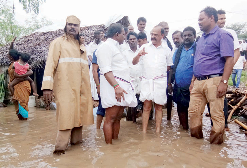 தூத்துக்குடி மாவட்டத்தில் 154 மழை வெள்ள நிவாரண முகாம்கள் அமைக்கப்பட்டு உள்ளன அமைச்சர் கடம்பூர் ராஜூ தகவல்