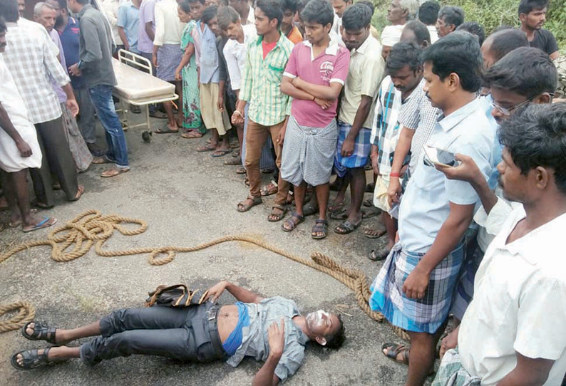 நாய் குறுக்கே வந்ததால் தடுமாறி மோட்டார்சைக்கிளுடன் கிணற்றுக்குள் பாய்ந்த வாலிபர் பரிதாப சாவு