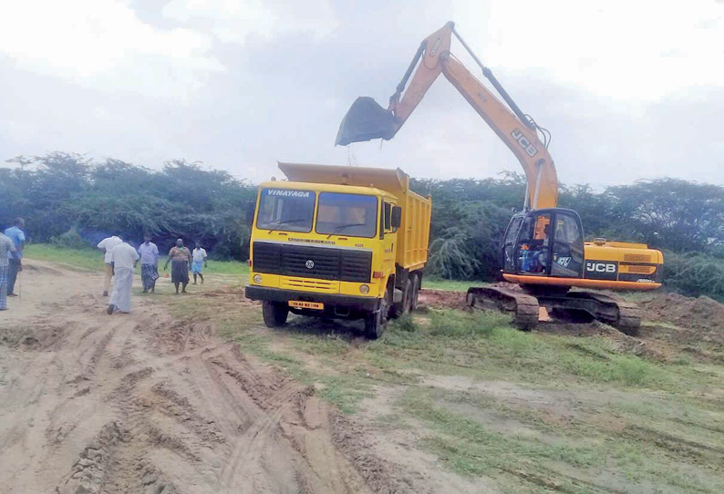 விளாத்திகுளம் அருகே தடையை மீறி மணல் அள்ளிய பொக்லைன் எந்திரம்–லாரி சிறைபிடிப்பு பொதுமக்கள் போராட்டம்