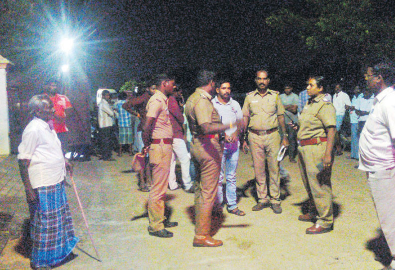 கூடுவாஞ்சேரி அருகே,  வீட்டில் நாட்டு வெடிகுண்டுகள் வீச்சு ஒருவர் காயம்