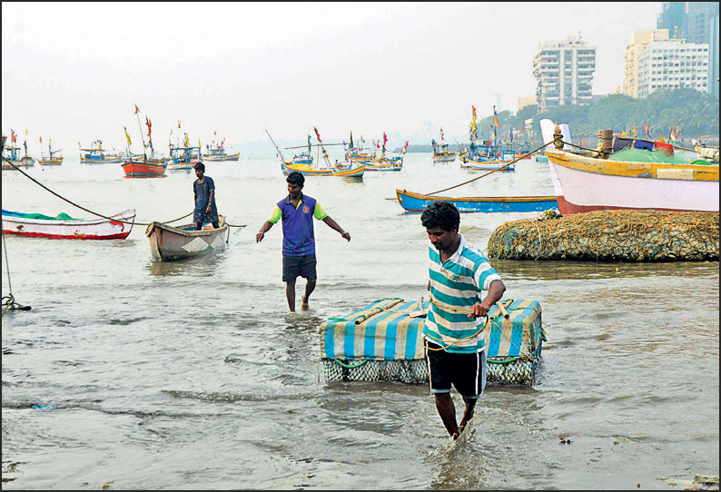 மராட்டியத்தில் 2 நாட்கள் கனமழை எச்சரிக்கை மும்பை உள்பட 6 மாவட்டங்களில் இன்று பள்ளிகளுக்கு விடுமுறை