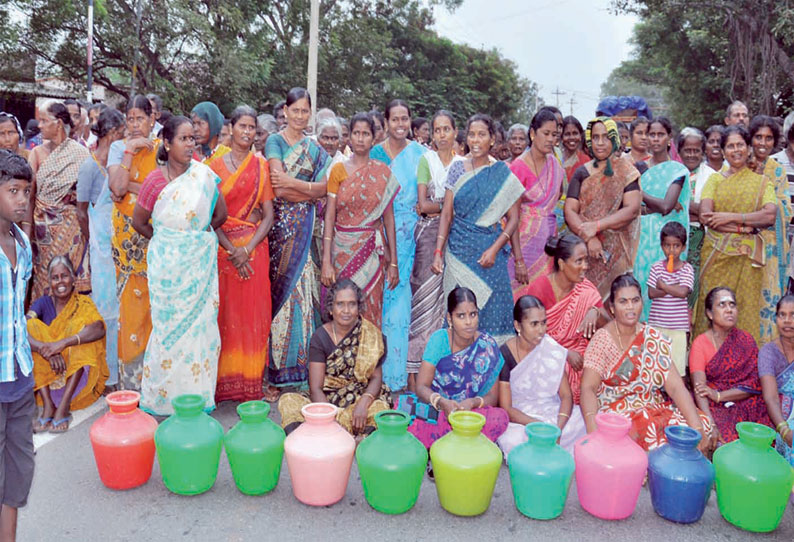 புஞ்சைபுளியம்பட்டி, கவுந்தப்பாடியில் குடிநீர் கேட்டு 5 இடங்களில் பொதுமக்கள் சாலை மறியல்