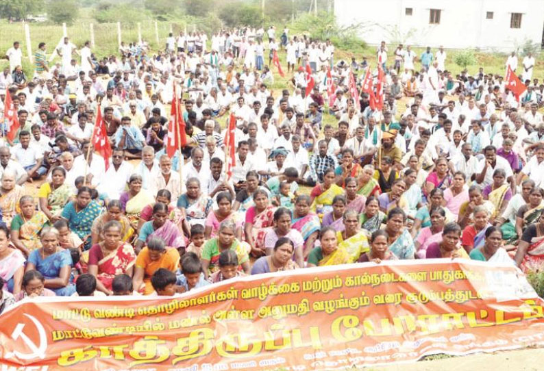 மணல் அள்ள அனுமதி கோரி கலெக்டர் அலுவலகம் முன்பு மாட்டுவண்டி தொழிலாளர்கள் காத்திருப்பு போராட்டம்