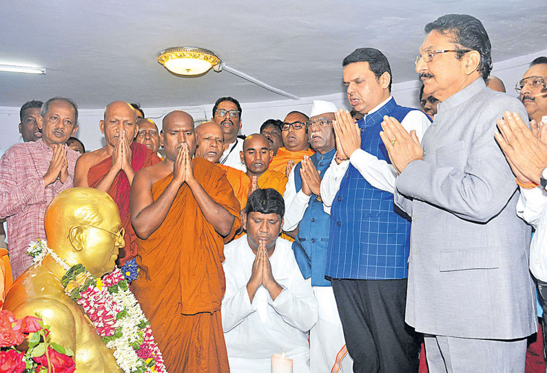 அம்பேத்கர் நினைவு நாள் அனுசரிப்பு தாதர் சைத்ய பூமியில் லட்சக்கணக்கானோர் அஞ்சலி கவர்னர், முதல்–மந்திரியும் மரியாதை