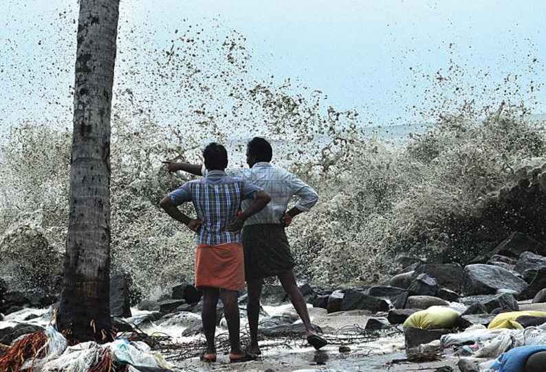 லட்சத்தீவு அருகில் 4 கவிழ்ந்த படகுகள் கண்டுபிடிப்பு பாதுகாப்புத்துறை அறிவிப்பு