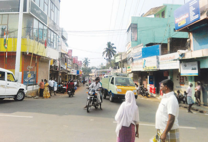 மீனவர்களின் போராட்டத்திற்கு ஆதரவாக நித்திரவிளையில் வியாபாரிகள் கடை அடைப்பு