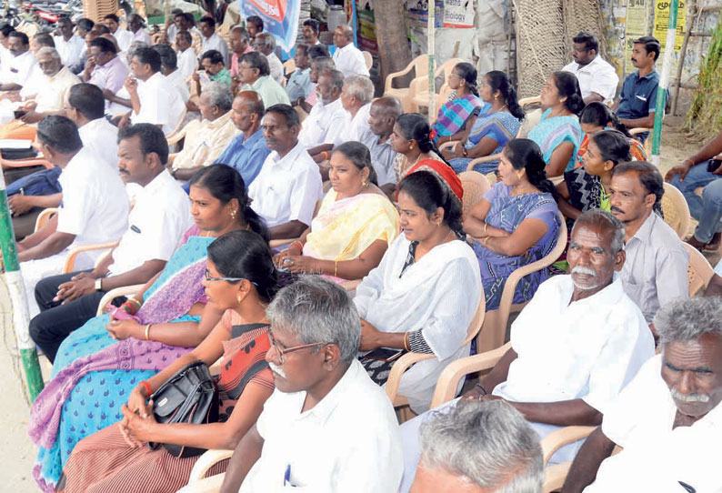 காலமுறை ஊதியம் வழங்கக்கோரி கிராம உதவியாளர்கள் உண்ணாவிரத போராட்டம்