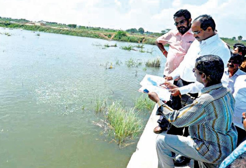 காருகுடி தலைமதகு வழியாக ராமநாதபுரம் பெரிய கண்மாய்க்கு வைகை தண்ணீர் கொண்டு செல்லும் பணி