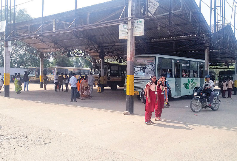 அய்யப்பன்தாங்கல் பஸ் நிலையத்தில் இருக்கைகள் அமைக்க கோரிக்கை