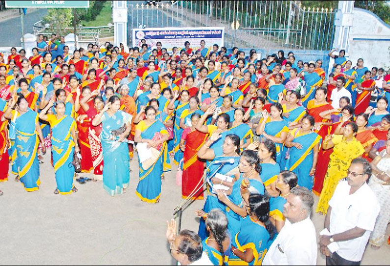 காலமுறை ஊதியம் வழங்கக்கோரி அங்கன்வாடி ஊழியர்கள் ஆர்ப்பாட்டம்