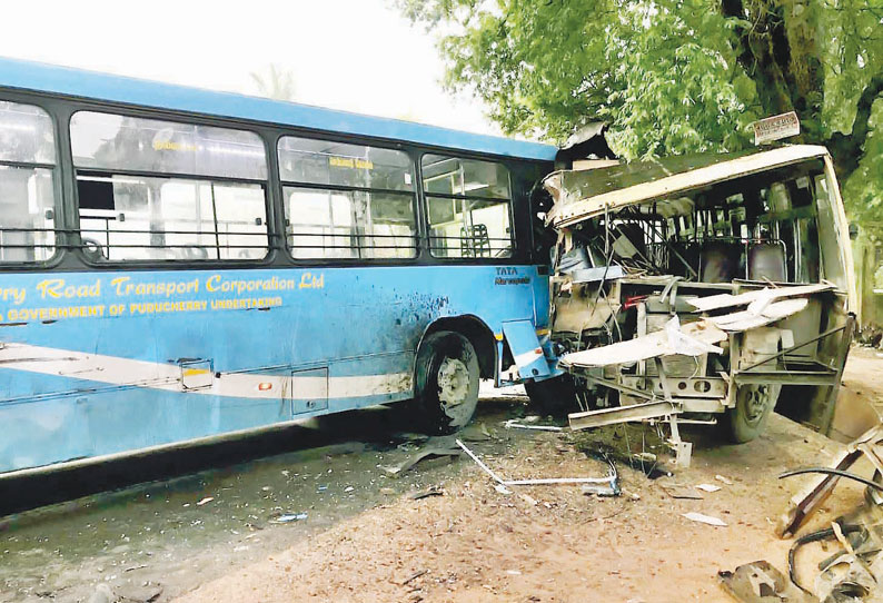 அரசு பஸ்கள் நேருக்குநேர் மோதல்; 7 பேர் படுகாயம்