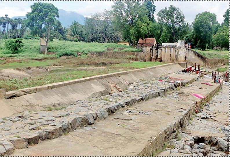 மண் மூடியதால் தண்ணீர் தேங்குவது இல்லை சித்திரைசாவடி தடுப்பணை தூர்வாரப்படுமா? விவசாயிகள் எதிர்பார்ப்பு