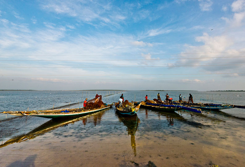 பழவேற்காடு ஏரியில் தடையை மீறி படகு சவாரி சென்றால் கடும் நடவடிக்கை