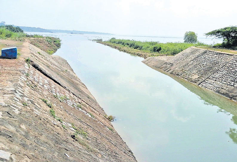 கிருஷ்ணா நதிநீர் பூண்டி ஏரியை வந்தடைந்தது