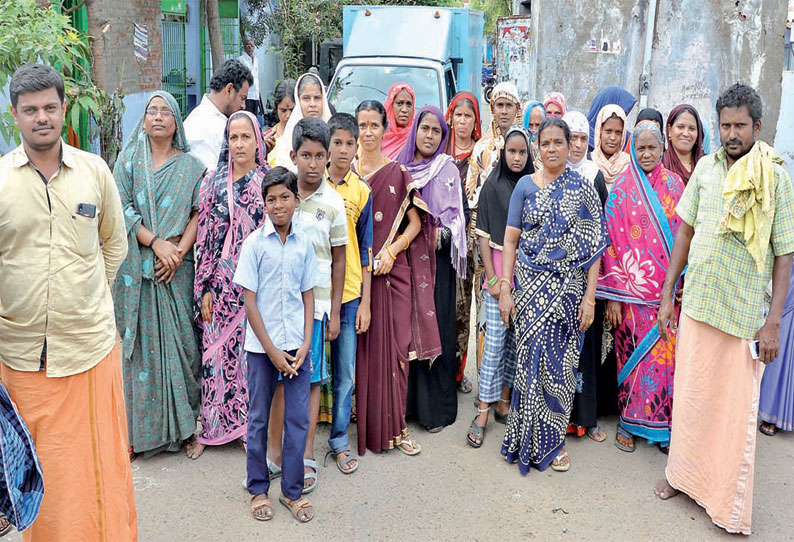 பெரியதோட்டம் பகுதியில் குடிநீர் வசதி கேட்டு பொதுமக்கள் சாலைமறியல்