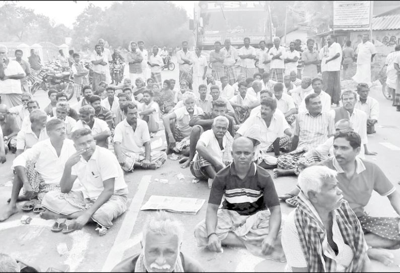 விவசாயிகள் சாலை மறியல் கடைமடை பாசனத்துக்கு தண்ணீர் திறந்து விட வலியுறுத்தல்