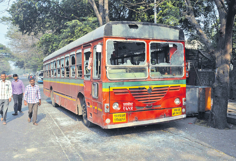 மராட்டியத்தில் இரு சமூகத்தினர் இடையே மோதல் எதிரொலி முழு அடைப்பு போராட்டத்தில் வன்முறை