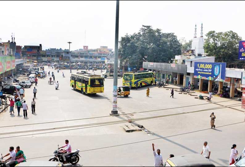 வேலூர் மாவட்டத்தில் 2–வது நாளாக அரசு பஸ் போக்குவரத்து முற்றிலும் முடங்கியது