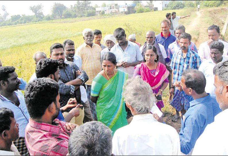 பெரியபாளையம் அருகே பொதுப்பணித்துறை அதிகாரிகளை பொதுமக்கள் முற்றுகை