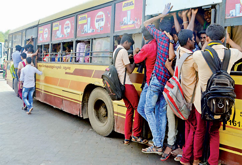 தற்காலிக ஊழியர்களை கொண்டு மாவட்டத்தில் 60 சதவீத பஸ்கள் இயக்கப்பட்டன