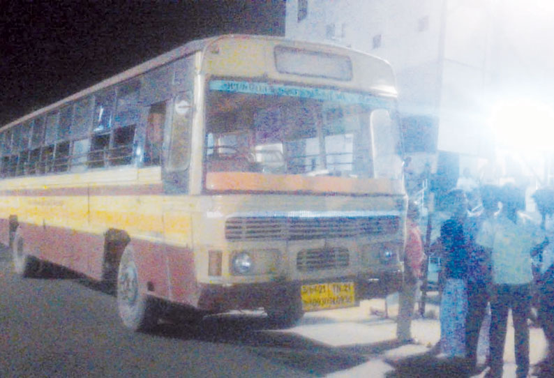 தற்காலிக டிரைவர் ஓட்டிச்சென்ற அரசு பஸ் விபத்தில் சிக்கியது விவசாயி படுகாயம்