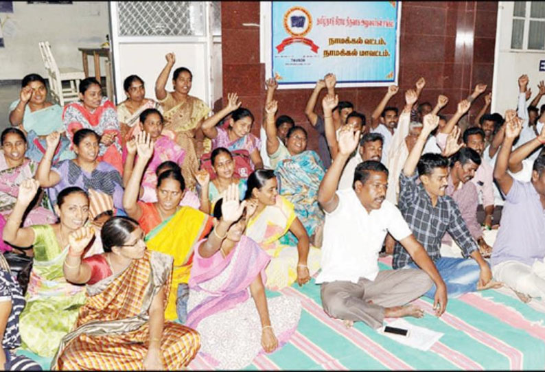 மாவட்டத்தின் பல்வேறு பகுதிகளில் கிராம நிர்வாக அலுவலர்கள் போராட்டம்