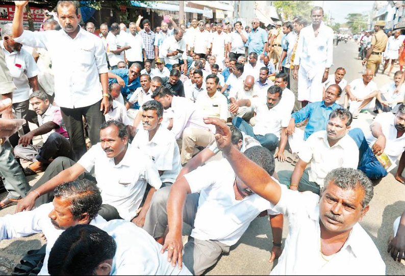 போக்குவரத்து தொழிலாளர்களுக்கு ஆதரவாக ஆர்ப்பாட்டத்தில் இந்திய கம்யூனிஸ்டு கட்சி- தொழிற்சங்கத்தினர்