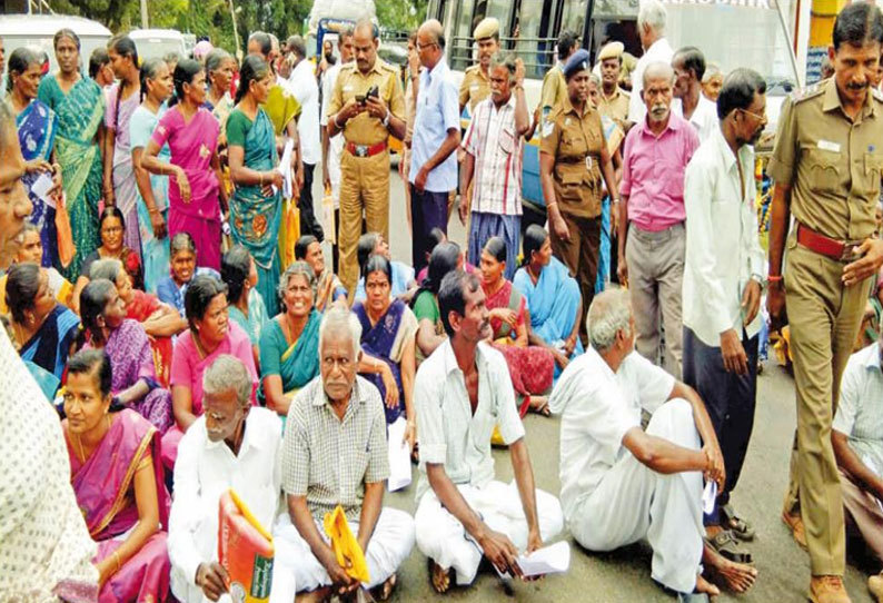 ஸ்ரீவில்லிபுத்தூரில் யூனியன் வார்டு மாற்றத்தை எதிர்த்து சாலை மறியல்