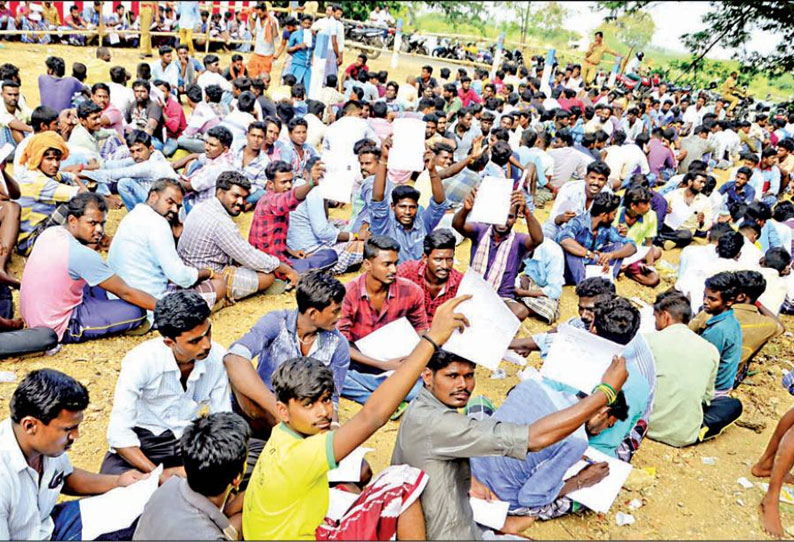 மாடுபிடி வீரர்களுக்கு மருத்துவ பரிசோதனை ஏராளமானோர் குவிந்தனர்