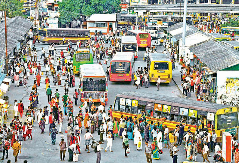 நெல்லையில் குறைந்த பஸ்கள் இயக்கப்பட்டதால் கூட்டம் அலைமோதியது