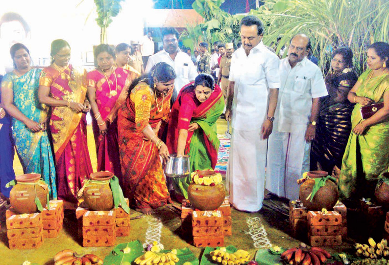 மு.க.ஸ்டாலின் சமத்துவ பொங்கல் விழாவை மக்களுடன் கொண்டாடினார்