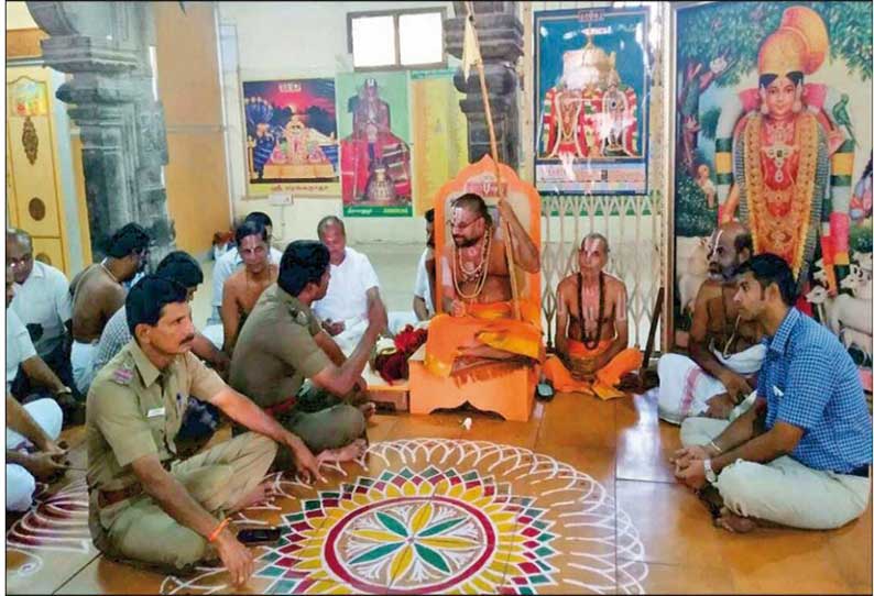 கவிஞர் வைரமுத்துவை கண்டித்து காலவரையற்ற உண்ணாவிரதத்தை ஸ்ரீவில்லிபுத்தூர் ஜீயர் தொடங்கினார்