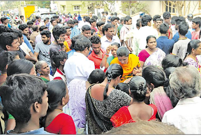 வார்டு மறு வரையறைக்கு எதிர்ப்பு முகலிவாக்கத்தில் பொதுமக்கள் சாலை மறியல்