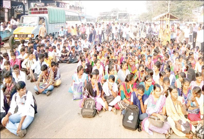 கூடுதல் பஸ்கள் இயக்க கோரி கல்லூரி மாணவர்கள் திடீர் சாலை மறியல்