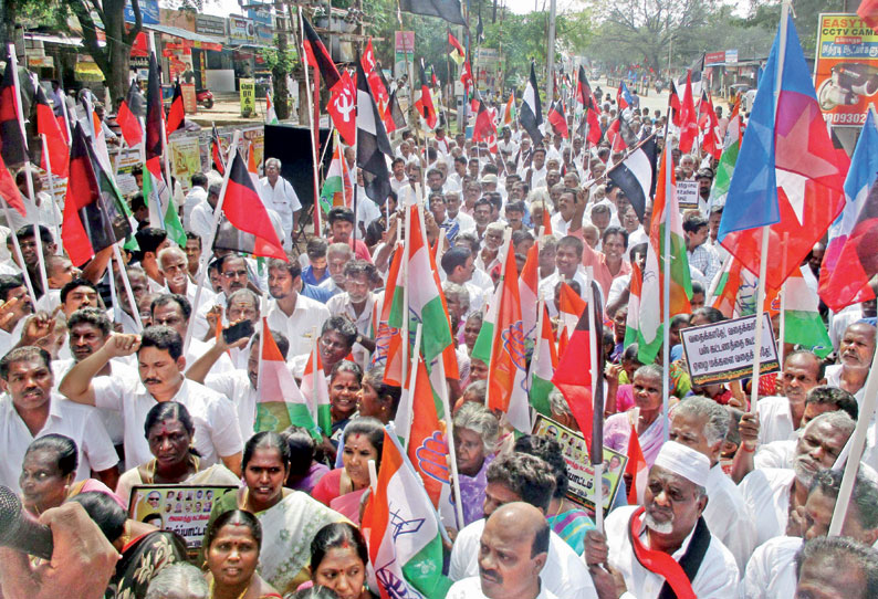 நெல்லை, தென்காசியில் பஸ் கட்டண உயர்வை கண்டித்து தி.மு.க.வினர் ஆர்ப்பாட்டம்