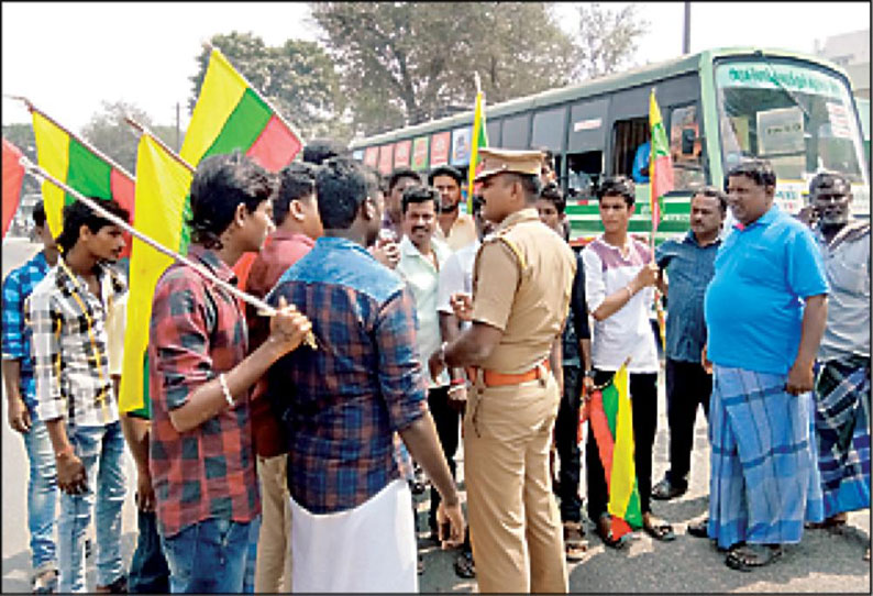 உளுந்தூர்பேட்டையில் தமிழக வாழ்வுரிமை கட்சியினர் சாலை மறியல்