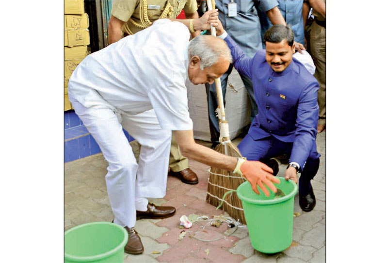 மதுரையில் வளர்ச்சி பணிகள் குறித்து அதிகாரிகளுடன் கவர்னர் ஆய்வு