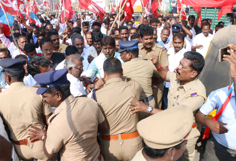 மாவட்டத்தில் பஸ் கட்டண உயர்வை கண்டித்து தி.மு.க. கூட்டணி கட்சியினர் மறியல், 3,670 பேர் கைது