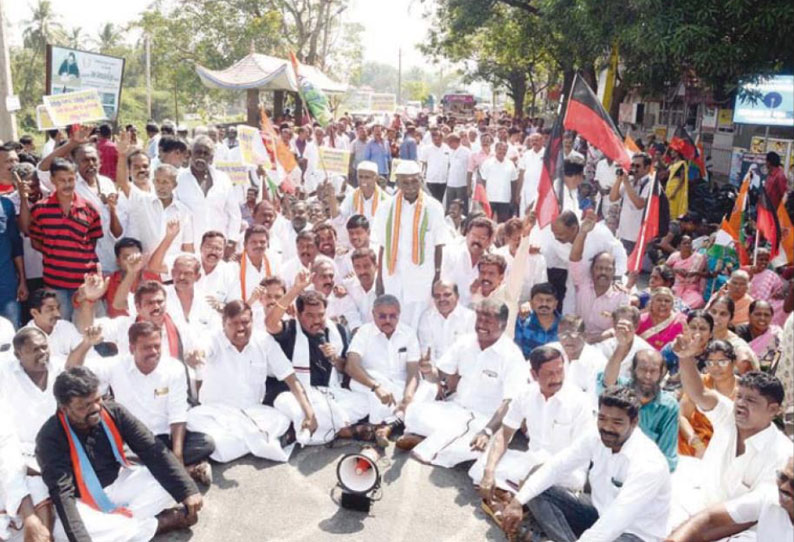 பஸ் கட்டண உயர்வை ரத்து செய்யக்கோரி தி.மு.க. கூட்டணி கட்சியினர் சாலை மறியல்